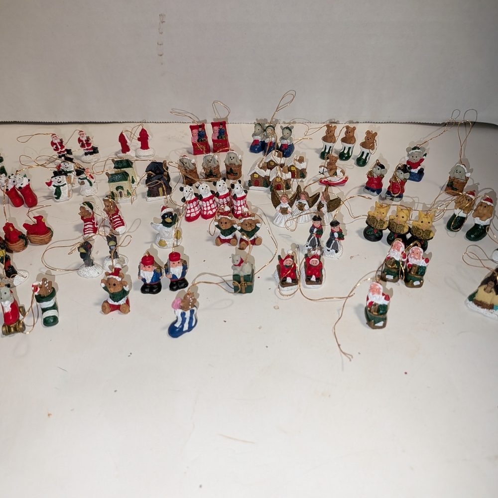 Source Unknown Assorted Holiday Mini Ornaments in Red, Green, White, Gold